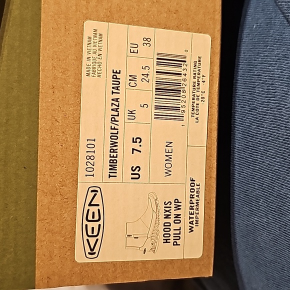 KEEN Pull-on Winter Boots - Picture 3 of 3